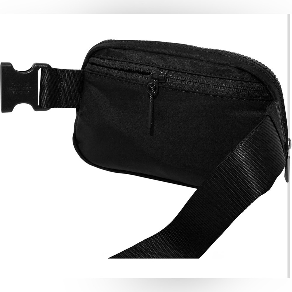 NWT- Lululemon Athletica Everywhere Belt Bag COLOR: Black - Picture 3 of 10